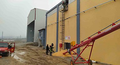Konya'da 300 ton mısır bulunan siloya düşen işçi hayatını kaybetti