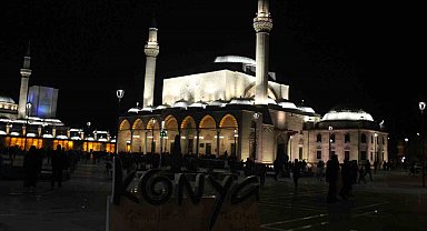Konya'da Berat Kandili'nde camiler dolup taştı