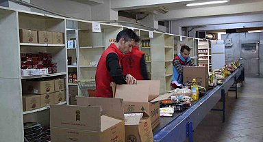 Konya'da oluşturulan gönüllü ekip, depremzedelerin yaralarını sarıyor
