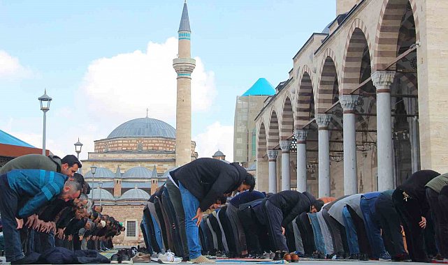Konya'da Ramazan ayının ilk Cuma namazı kılındı