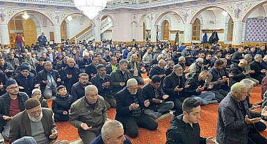 Kulu'da Berat Kandili'nde vatandaşlar camileri doldurdu