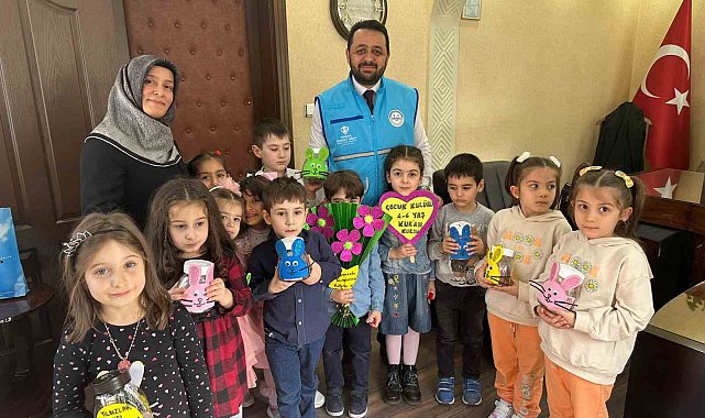 Kur'an Kursu öğrencisi minikler kumbaralarını depremzede akranlarına bağışladı