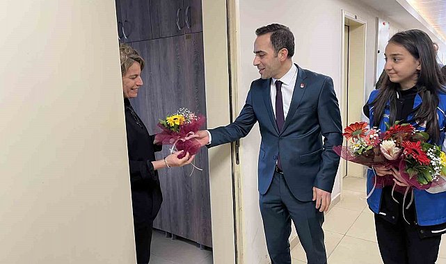 KYK yurdunda kalan depremzede kadınların günü kutlandı