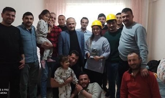 Madenciler depremin 36'ıncı saatinde kurtardıkları aileyi ziyaret etti