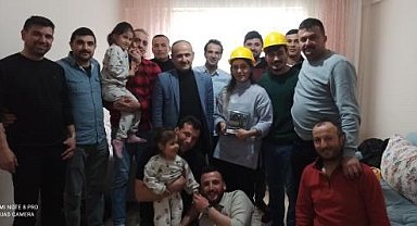 Madenciler depremin 36'ıncı saatinde kurtardıkları aileyi ziyaret etti