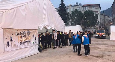 Mamak Belediyesi deprem bölgesinde iftar çadırları kurdu