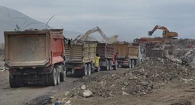 Mamak Belediyesi Samandağ'da enkaz kaldırıyor