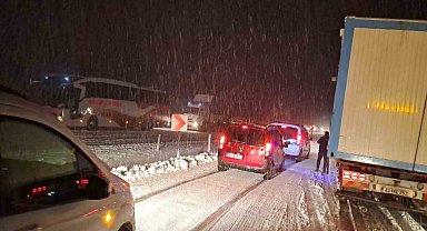 Mart karı yolda bıraktı, Malatya-Kayseri yolu kısmen trafiğe kapandı
