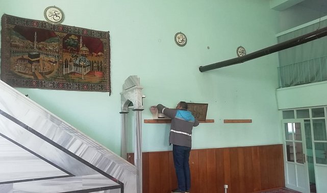 Melikgazi Belediyesi ramazan ayına özel camilerde gül suyuyla temizlik yaptı