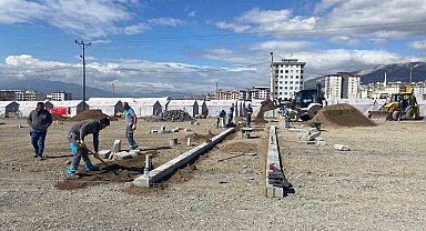 Melikgazi çadır kent ve konteyner kentlerde alt ve üst yapı çalışmalarına hızla devam ediyor