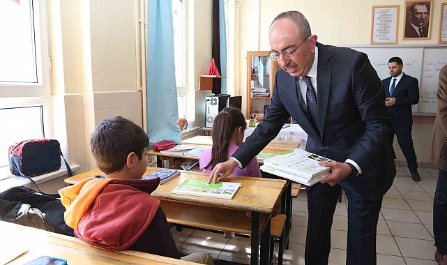 Meram'da çocuklara "Çevreci Çocuk Eğitim Seti" dağıtıldı
