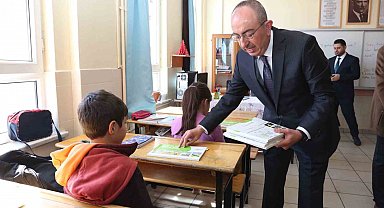 Meram'da çocuklara "Çevreci Çocuk Eğitim Seti" dağıtıldı