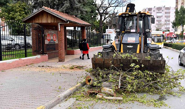 Mersin Büyükşehir Belediyesi 'fırtına' uyarısına karşı teyakkuzda