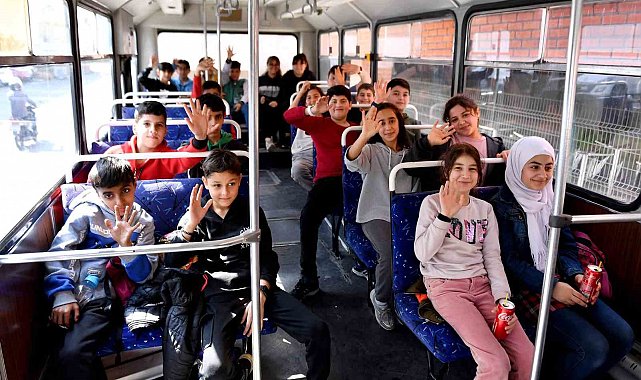 Mersin Büyükşehir Belediyesi 'Minikbüs' ile 2 bin 830 öğrenciye ulaşmak istiyor