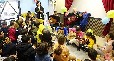 Mersin'de depremzede çocuklar kütüphanede moral buldu