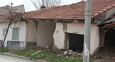Metruk evler tehlike saçmaya devam ediyor