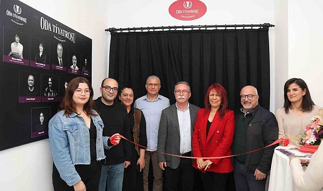 Mezitli Oda Tiyatrosu perdelerini 'Mesafe' oyunuyla açtı