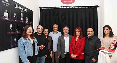Mezitli Oda Tiyatrosu perdelerini 'Mesafe' oyunuyla açtı