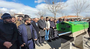 Milli Yol Partisi Genel Başkan Yardımcısı Göçmen, Karaalp'i son yolculuğunda yalnız bırakmadı