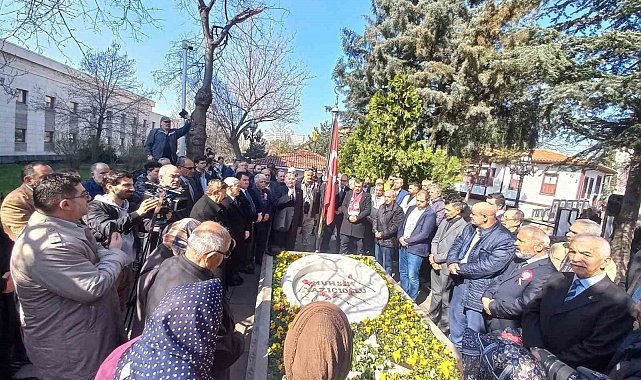 Muhsin Yazıcıoğlu kabri başında dualarla anıldı