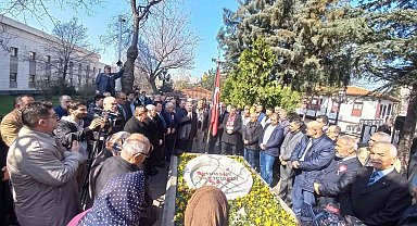 Muhsin Yazıcıoğlu kabri başında dualarla anıldı