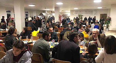Niğde protokolü, yurtlarda kalan depremzedeler ile iftar yaptı
