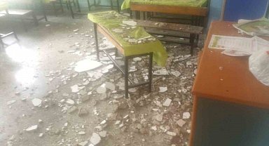 Okulda tavan sıvası düştü, 2 öğrenci yaralandı