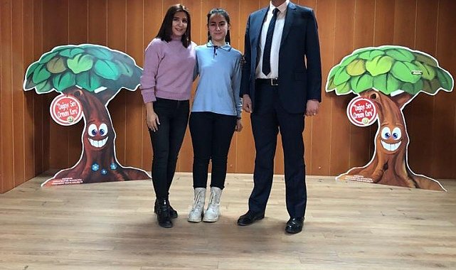Ortaokul öğrencisi Yağmur Bilgiç, 'İstiklal Marşı'nı Ezbere Okuma Yarışması'nda il birincisi oldu