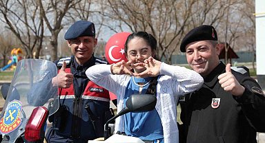 Özel öğrenciler jandarmada hem eğlendi hem de öğrendi