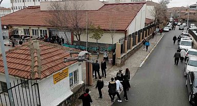 Polis, okul ve öğrencileri dron ile takip edip denetliyor