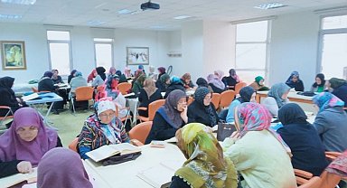 Pursaklar'da hanımlar mukabele programında bir araya geldi