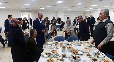 Rektör Erdal iftarda depremzede aileler ile bir araya geldi