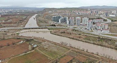 Rengini kızıllığından alıyordu, çamur deryasına dönüştü