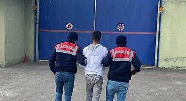 Sahte jandarmayı gerçek jandarma yakaladı