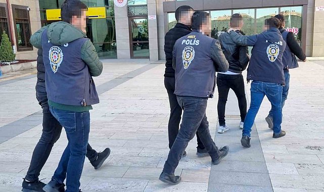 Sanal dolandırıcılar polise yakalandı