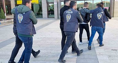 Sanal dolandırıcılar polise yakalandı