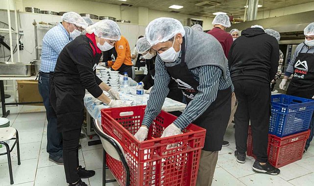 Sanatçılar da depremzede çalışmalarına gönüllü oldu