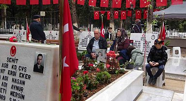 Şehit babasından duygulandıran sözler: "7 senedir gelecek diye bekliyorum"