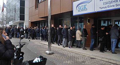 SGK'nın önünde EYT kuyruğu