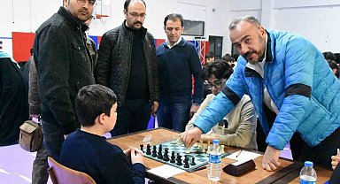 Sivas satrançta "Tek Yürek"