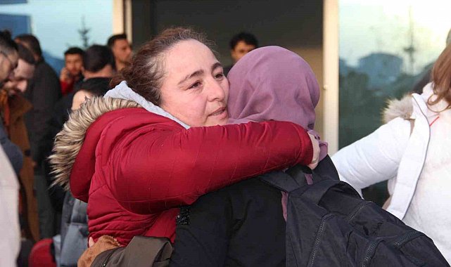 Sivas'tan 101 sağlık personeli Maraş'a uğurlandı