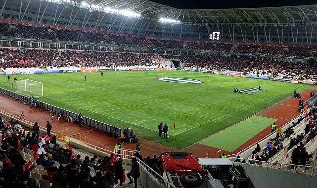 Sivasspor-Fiorentina maçında Sivas Yeni 4 Eylül Stadı kapalı gişe!
