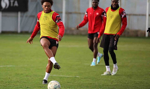 Sivasspor'da Başakşehir maçı hazırlıkları sürüyor