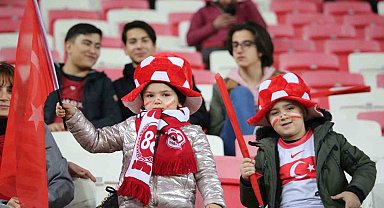 Sivassporlu taraftarlar, Fiorentina maçına yoğun ilgi gösteriyor
