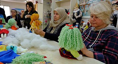 Sivrihisarlı kadınlar depremzede çocuklar için alın teri döküyorlar