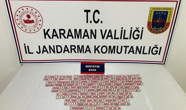 Şüphe üzerine durdurulan şahıslardan bin 78 adet uyuşturucu hap çıktı