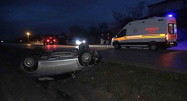 Takla atan otomobil su kanalına devrildi: 3 yaralı