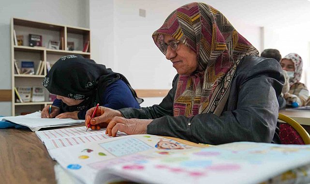 Tarsus'ta okuma-yazma kursları sürüyor