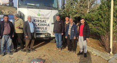 Tepebaşı Belediyesi'nden depremzede üreticiye yem desteği