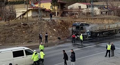 Tır alev alev yandı, sürücü kendini kurtardı